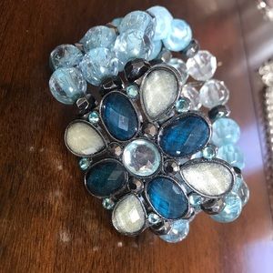 Light blue dark blue and clear beaded bracelet